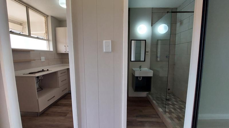 1 Bedroom Property for Sale in Loevenstein Western Cape